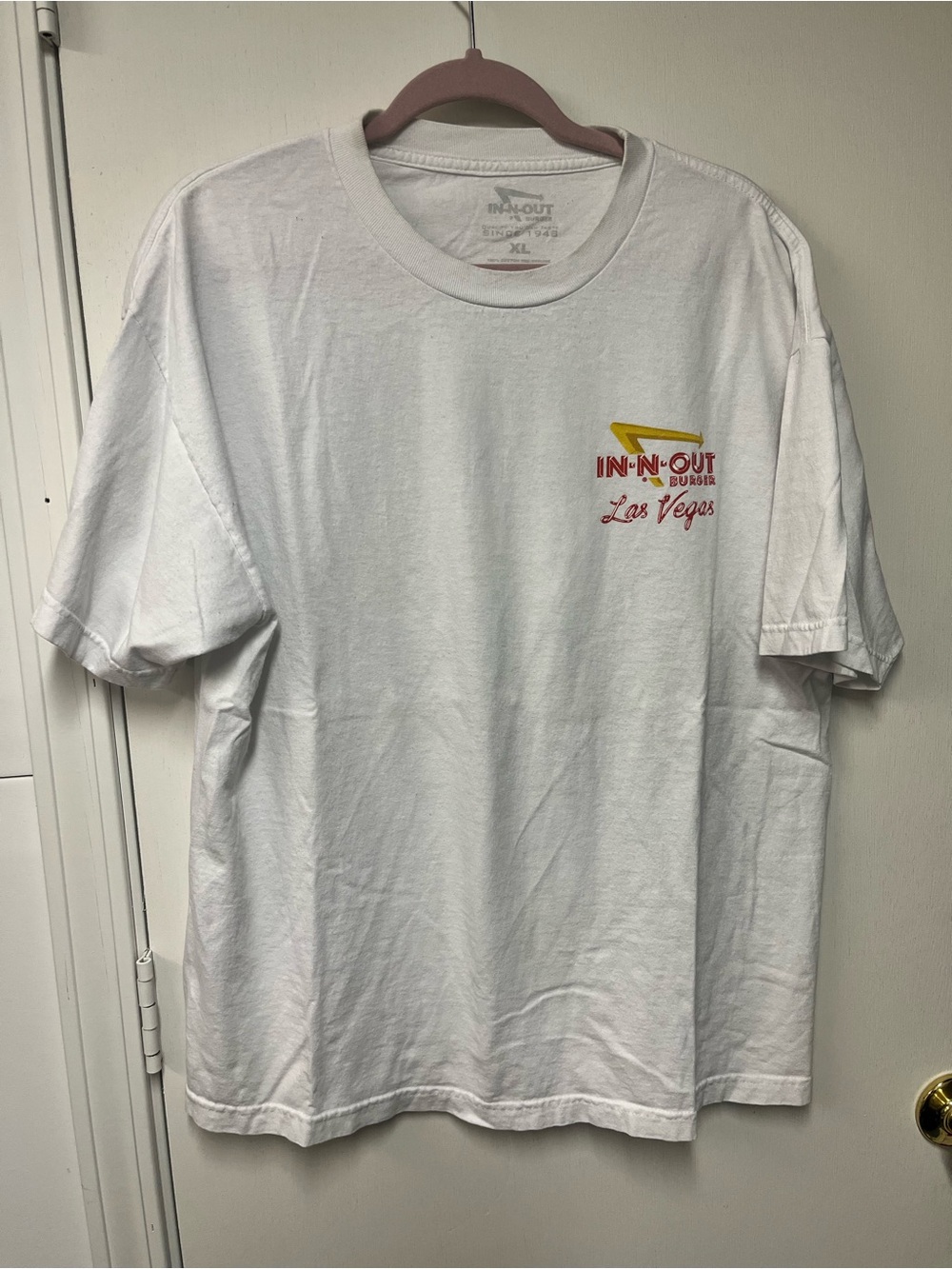In-N-Out Burger Las Vegas Souvenir T-Shirt XL White Retro Car Graphic Tee